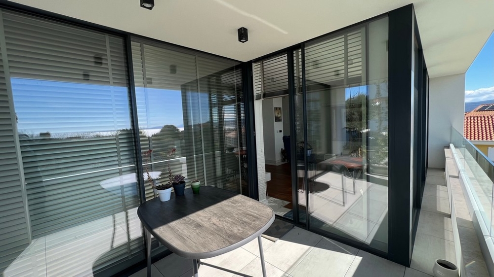 Nieruchomości Chorwacja, Miasto Krk, Wyspa Krk Mieszkanie na sprzedaż - narożny balkon