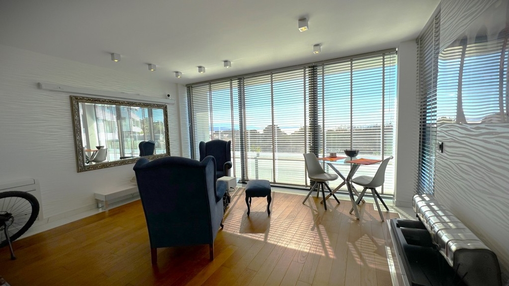 Nieruchomości Chorwacja, Miasto Krk, Wyspa Krk Sprzedam mieszkanie - pokój dzienny