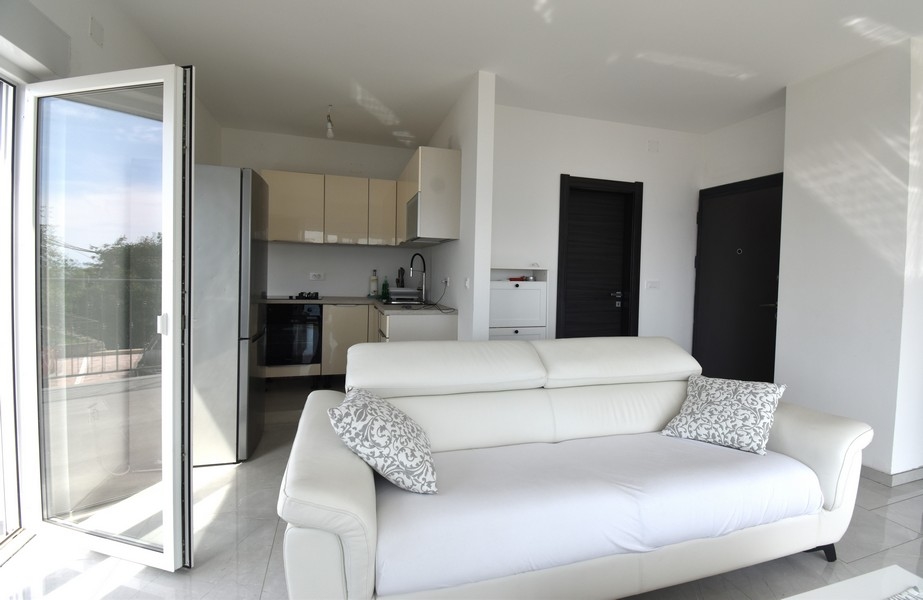 Otwarta kuchnia i salon z widokiem na Morze Adriatyckie, nieruchomość w Chorwacji