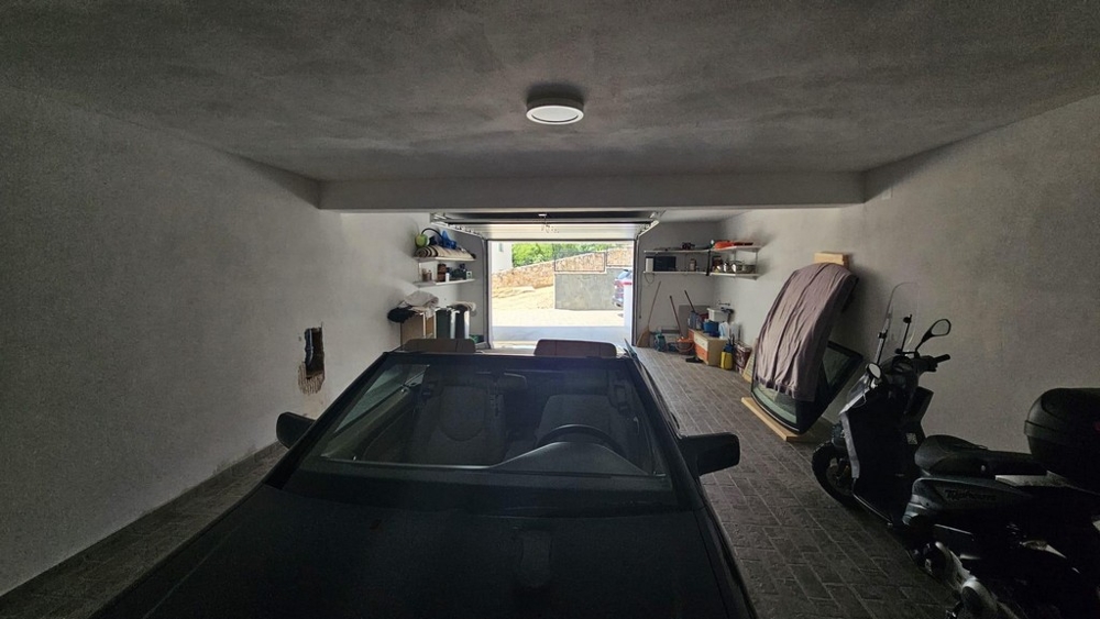 Do mieszkania przynależy przestronny garaż.