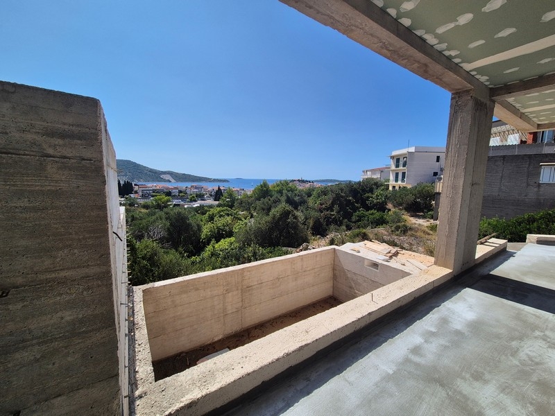 Na sprzedaż przestronny taras z jadalnią w nowoczesnym mieszkaniu w Primošten w Dalmacji