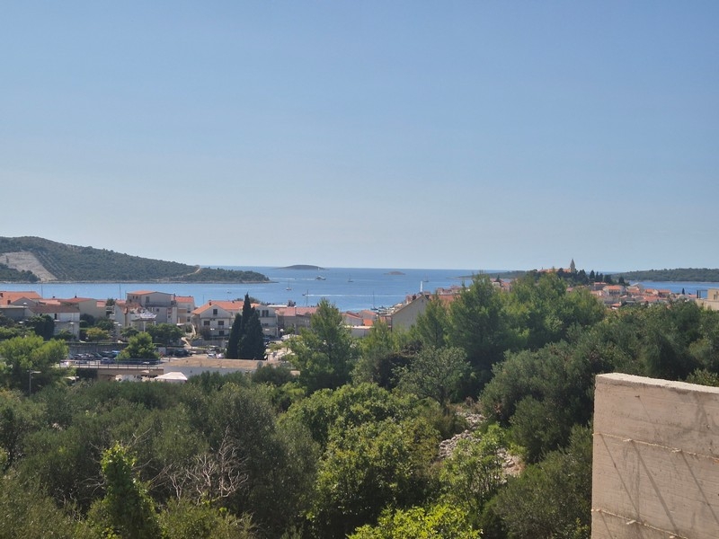 Na sprzedaż wewnętrzna jadalnia z dostępem do tarasu w nowoczesnym mieszkaniu w Primošten w Dalmacji