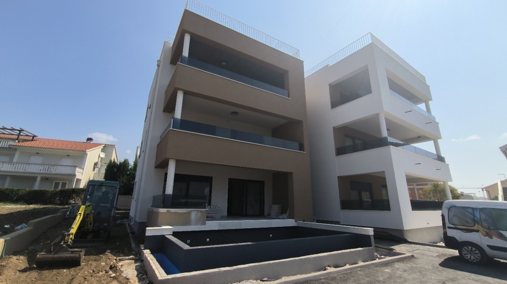 Na sprzedaż różne mieszkania w nowych budynkach.