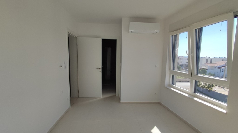 Widok na morze z drugiego piętra.