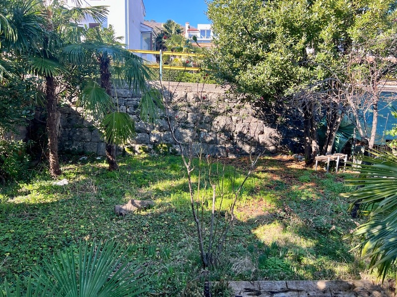 Ogród mieszkania A3373, na sprzedaż w pobliżu centrum Opatiji.