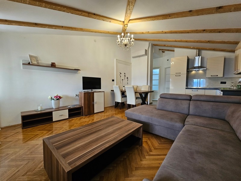 Nowoczesny salon w apartamencie A3374 w centrum Opatiji.