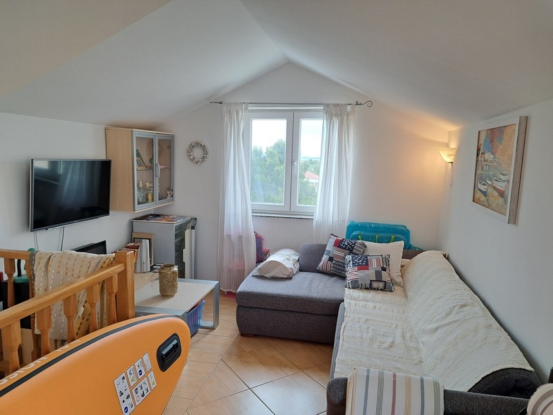 Część sypialna/galeria na górnym piętrze apartamentu.