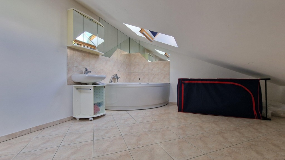 Łazienka na piętrze.