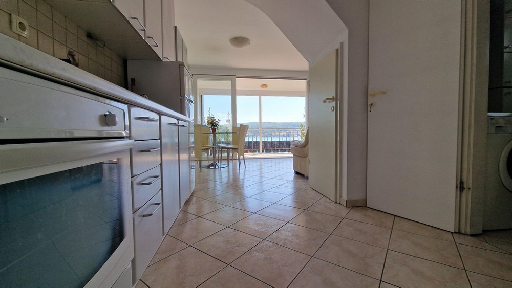 Widok na morze z jadalni.