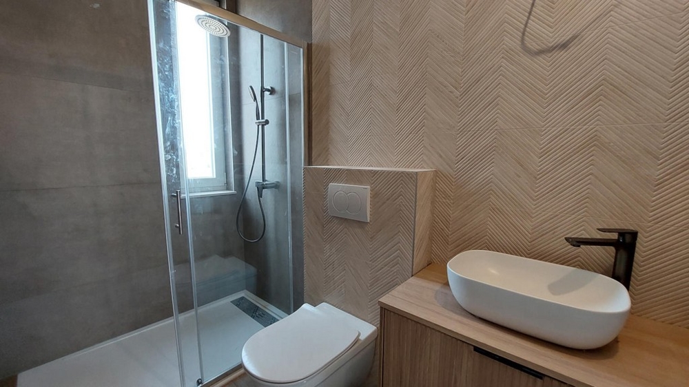 Łazienka z prysznicem.