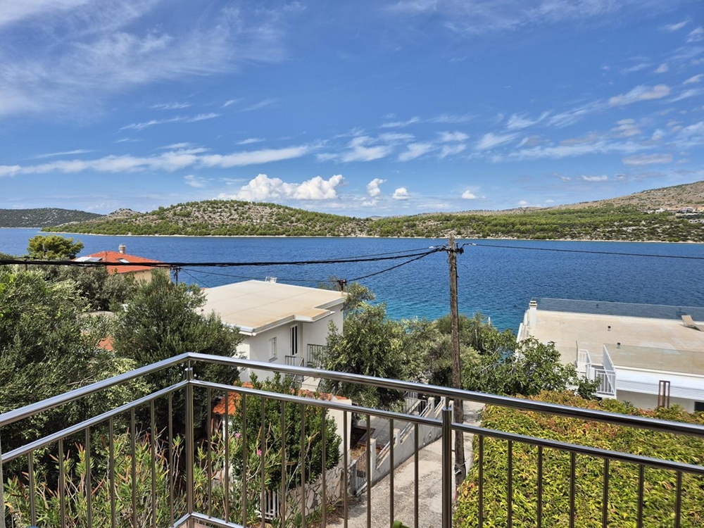 Widok na morze z górnego piętra.