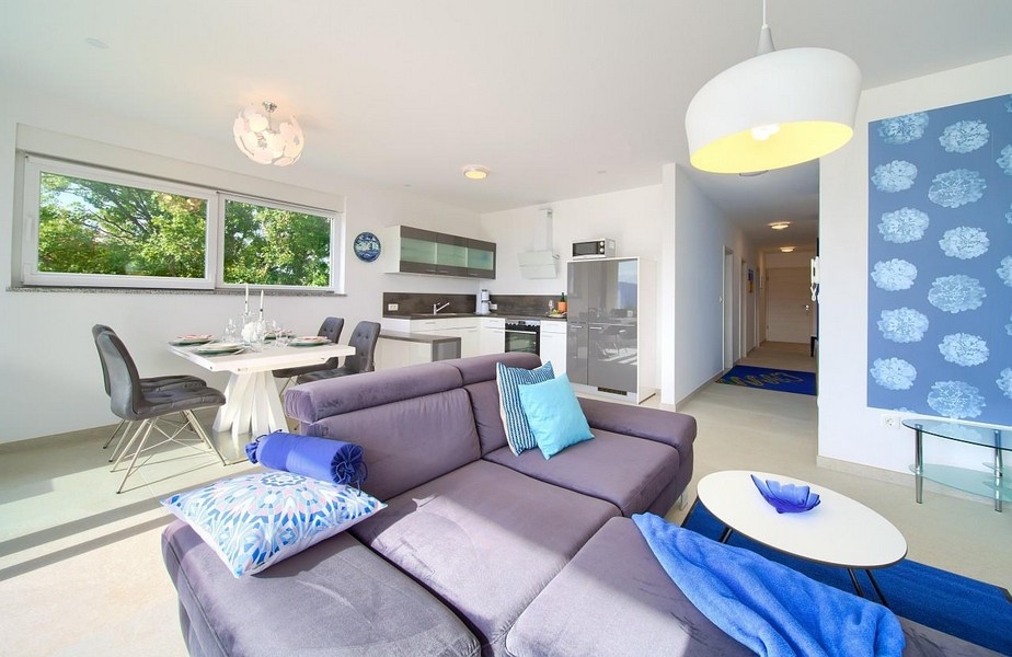 Część dzienna, kuchnia i jadalnia.