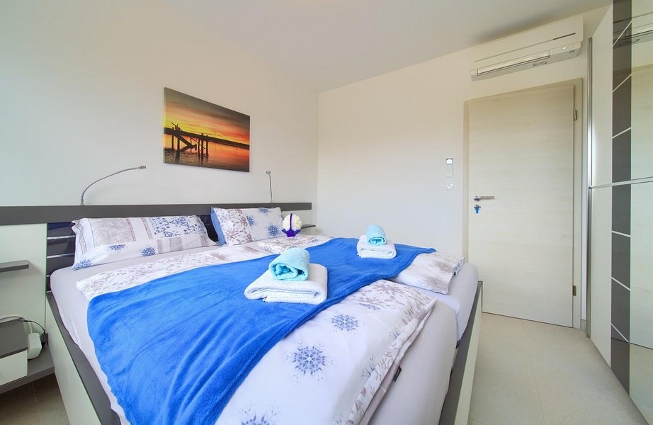 Klimatyzowana sypialnia w apartamencie A3444.