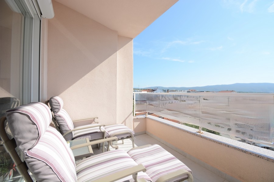 Taras z widokiem na morze.