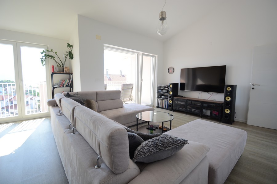 Część dzienna z widokiem na taras - nieruchomość A3461 w Chorwacji.