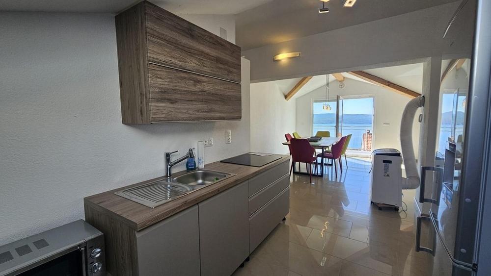 Wysokiej jakości kuchnia w apartamencie A3474 w Chorwacji.