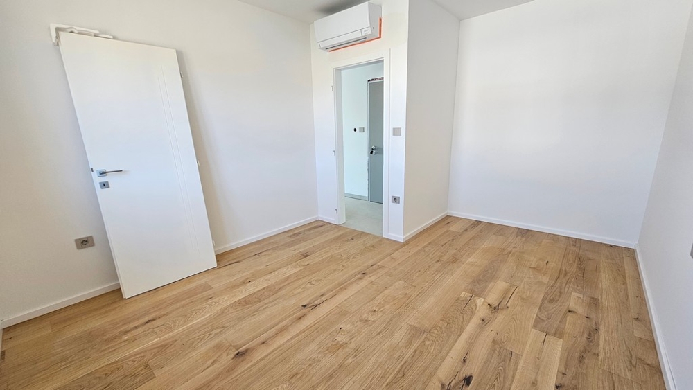 Druga sypialnia z podłogą parkietową i klimatyzacją, apartament A3481