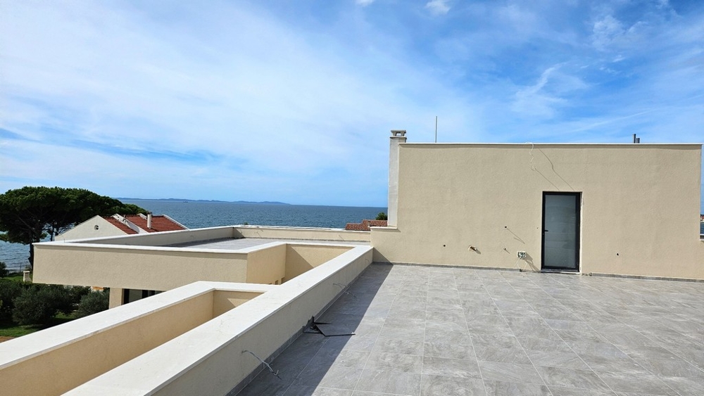 Sprzedam mieszkanie z tarasem na dachu i widokiem na morze w Chorwacji - Panorama Scouting A3487.