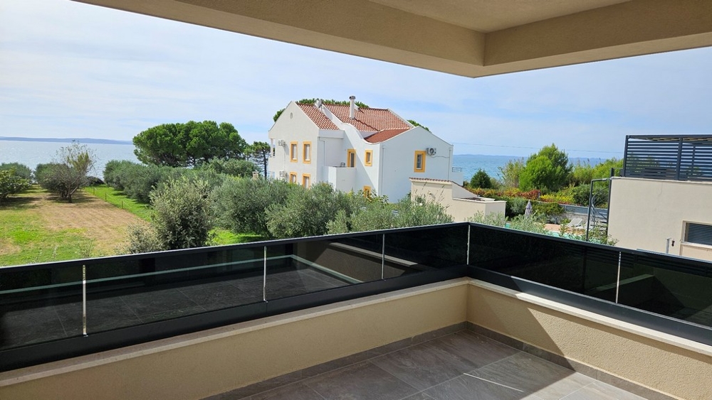 Widok na morze z tarasu apartamentu A3488-S6.