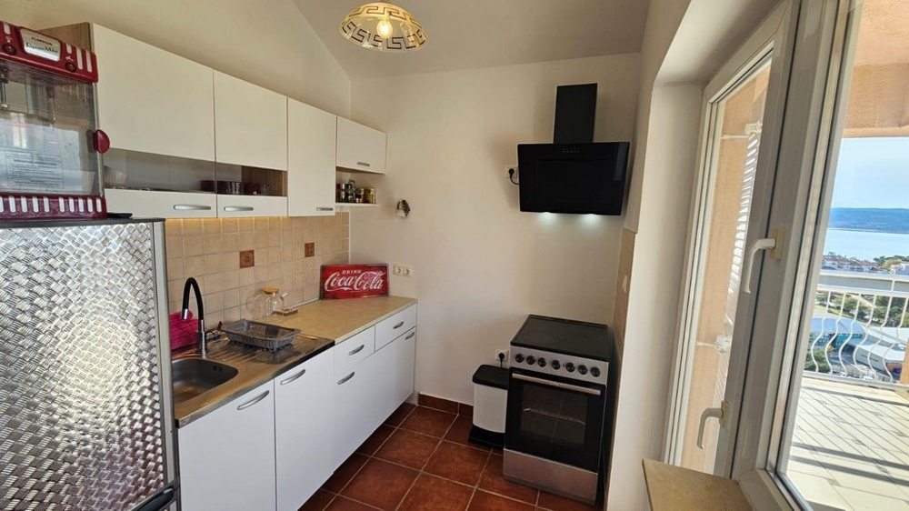 Kuchnia i widok na taras.