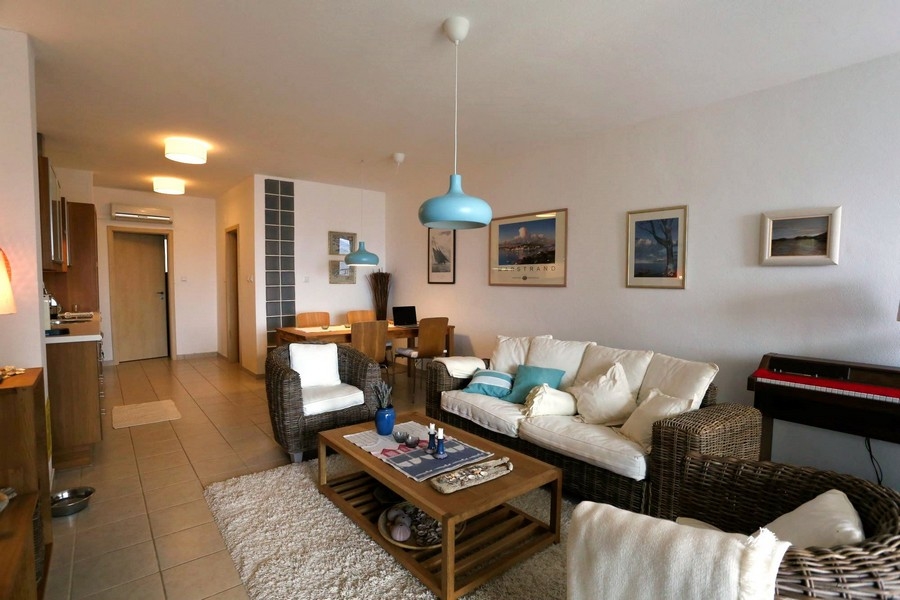 Salon w nieruchomości A3509 nad morzem w Chorwacji.