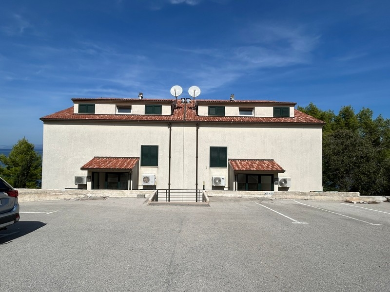 Miejsca tylne i parkingowe nieruchomości A3509.