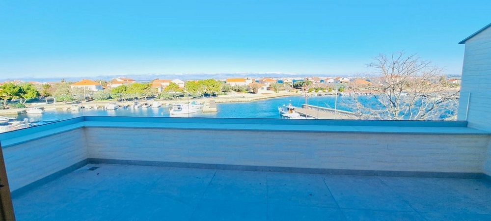 Sprzedam mieszkanie w 1 rzędzie do morza w Chorwacji.