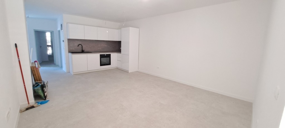 Jasna kuchnia z zabudową i minimalistycznym designem, nieruchomość A3529