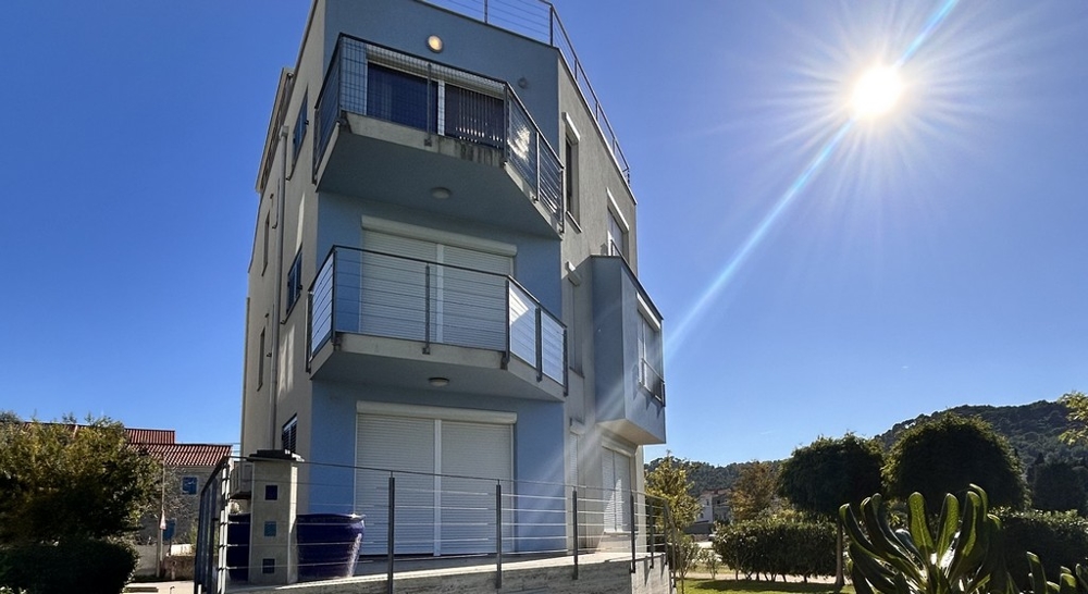 Na sprzedaż nowoczesne mieszkanie z tarasem na dachu na Ugljan.