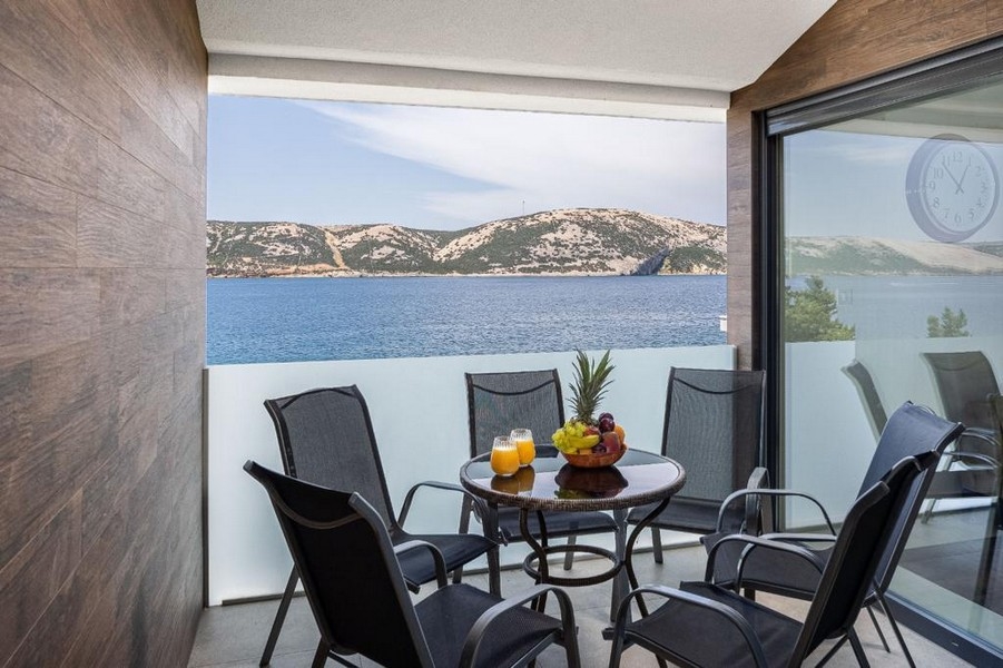 Loggia z widokiem na morze - nieruchomość A3546 na Pagu.