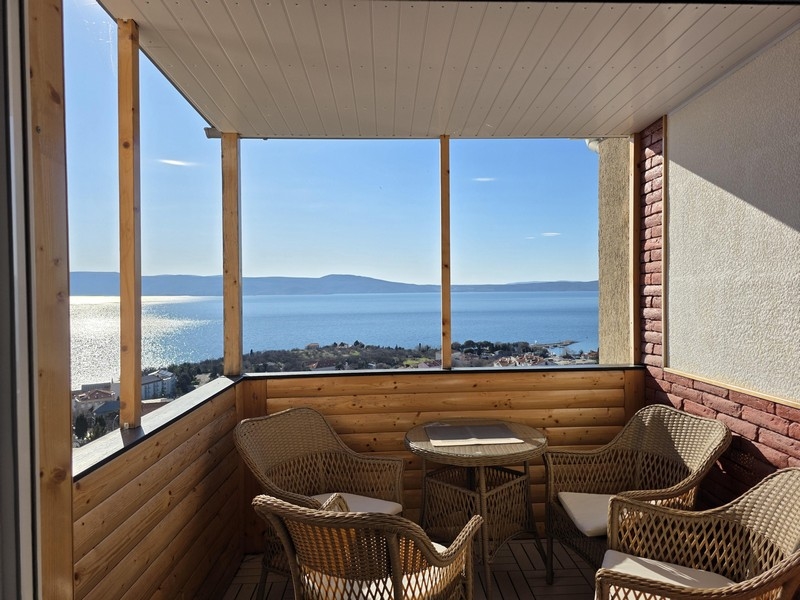 Widok na morze z tarasu posesji A3552 w Novi Vinodolski - Panorama Harcerska.