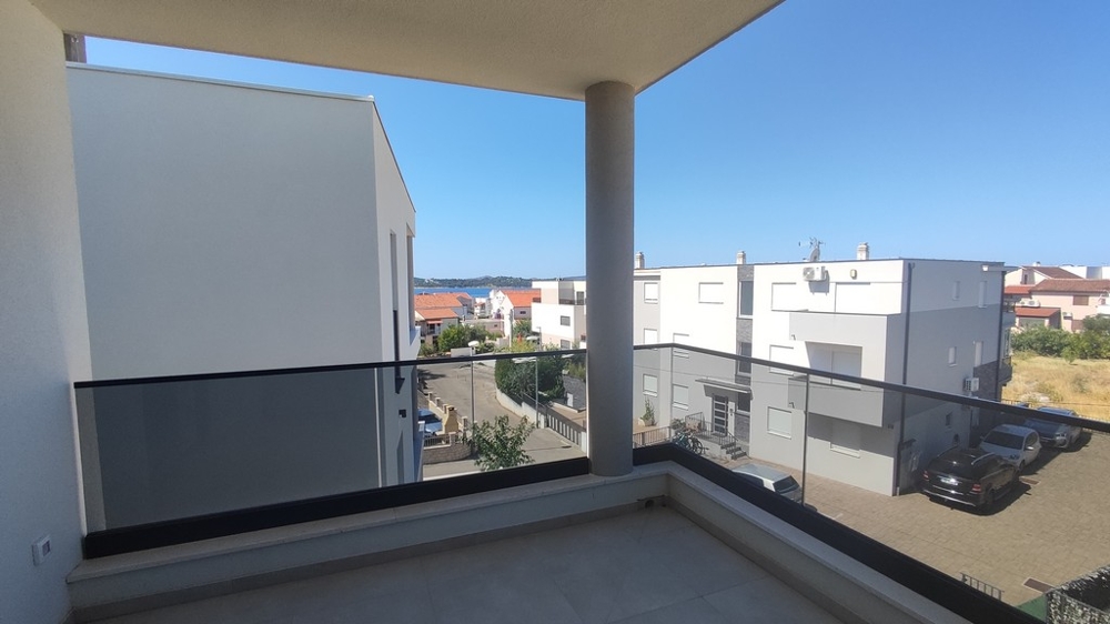 Fasada nowego budynku z balkonami - nieruchomość A3565, Vodice.