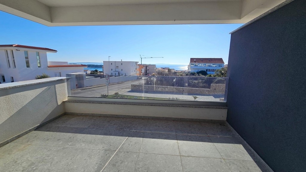 Mieszkanie na parterze na sprzedaż w Novalji w Chorwacji - Panorama Scouting.