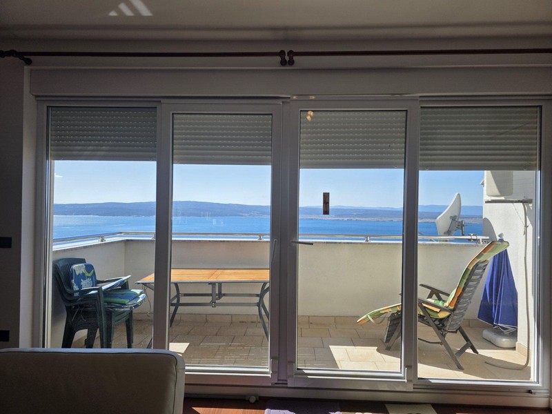 Widok na morze z części dziennej nieruchomości A3596 w pobliżu Crikvenicy, Zatoka Kvarner.