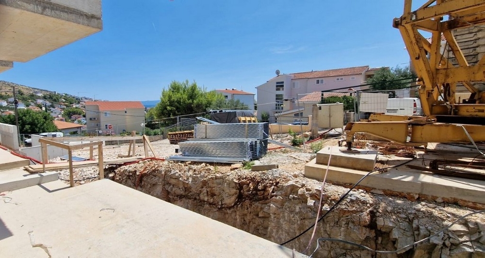 Faza budowy z widokiem na morze - wyspa Ciovo.