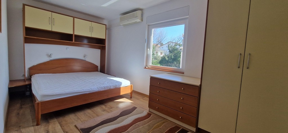 Sypialnia z podwójnym łóżkiem