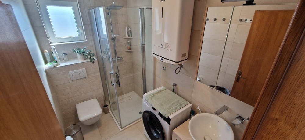 Nowoczesna łazienka z prysznicem