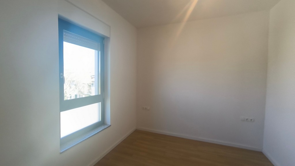 Druga sypialnia z oknem