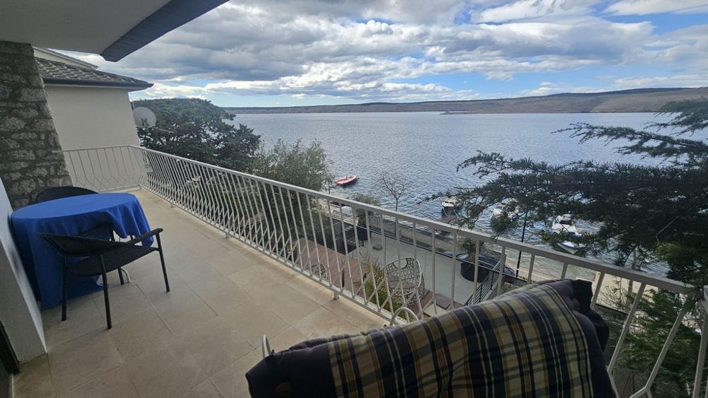 Taras apartamentu A3622 tuż nad morzem w Jadranovo, Chorwacja.