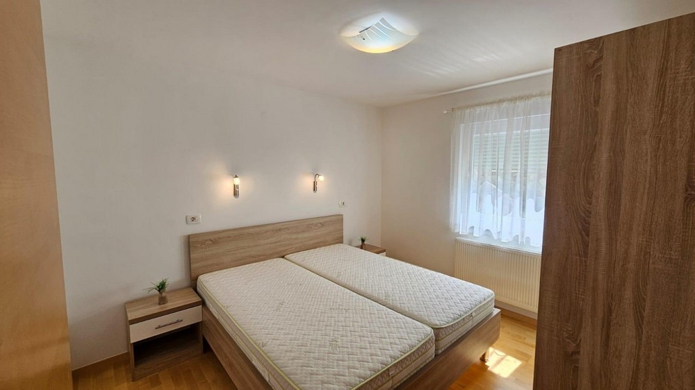 Sypialnia z podwójnym łóżkiem