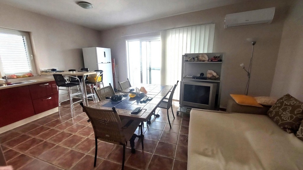 Pokój dzienny z wyjściem na taras