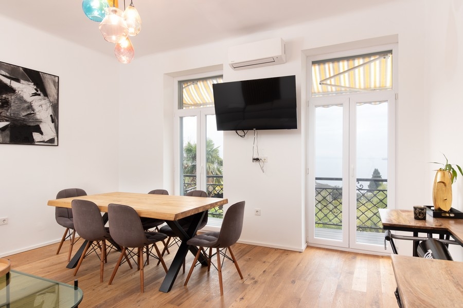 Jadalnia z widokiem na morze