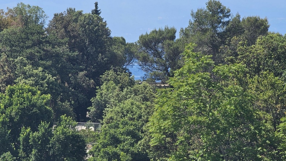 Widok z balkonu na morze.