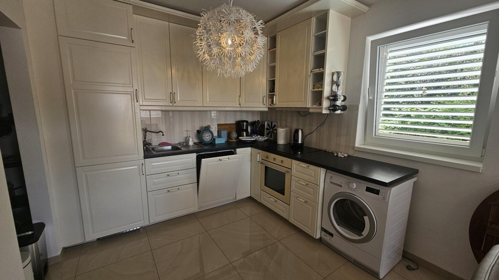 Kuchnia w zabudowie z pralką