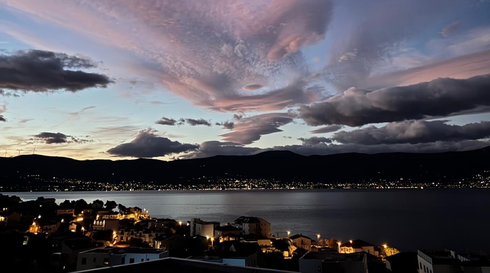 Widok na morze wieczorem - nieruchomość A3661 w Dalmacji.