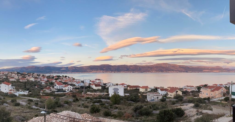 Panoramiczny widok na morze na Slatine