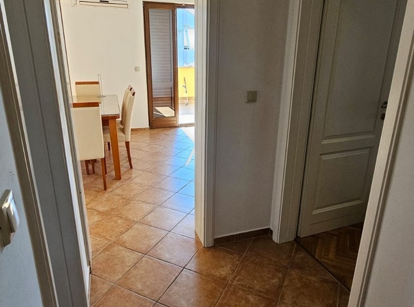 Przedpokój z widokiem na część dzienną