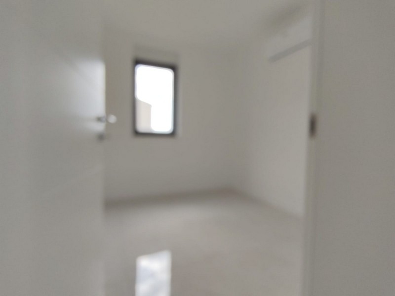 Klimatyzowana sypialnia w nowym budynku.