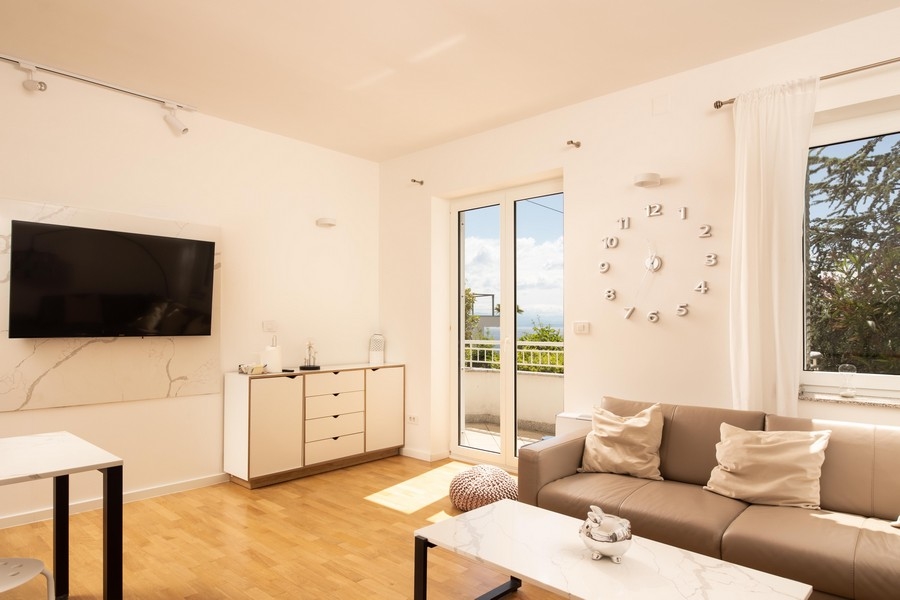 Nowoczesna część dzienna nieruchomości A3680, Opatija, Zatoka Kvarner.