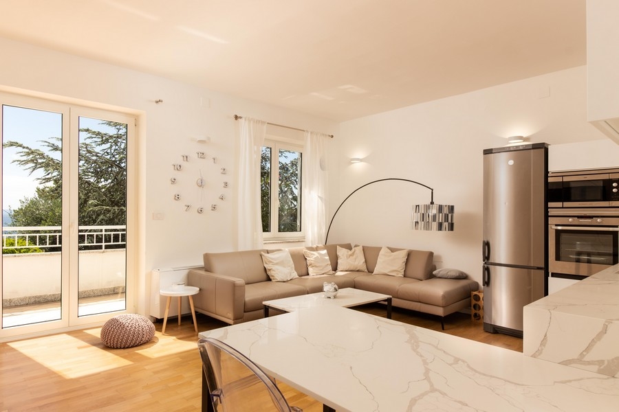 Otwarta część dzienna z wyjściem na taras